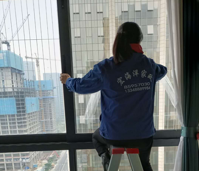 玻璃太久没擦怎么快速搞定？